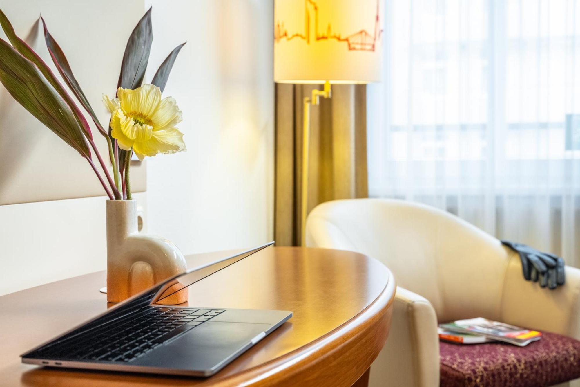Hotel Mercure Wien Westbahnhof Esterno foto